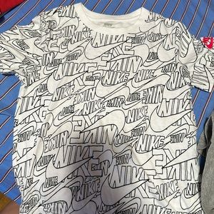 Size 7 Nike tshirt